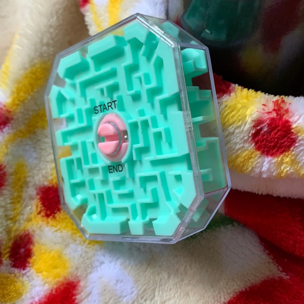 A 360° mini marble maze